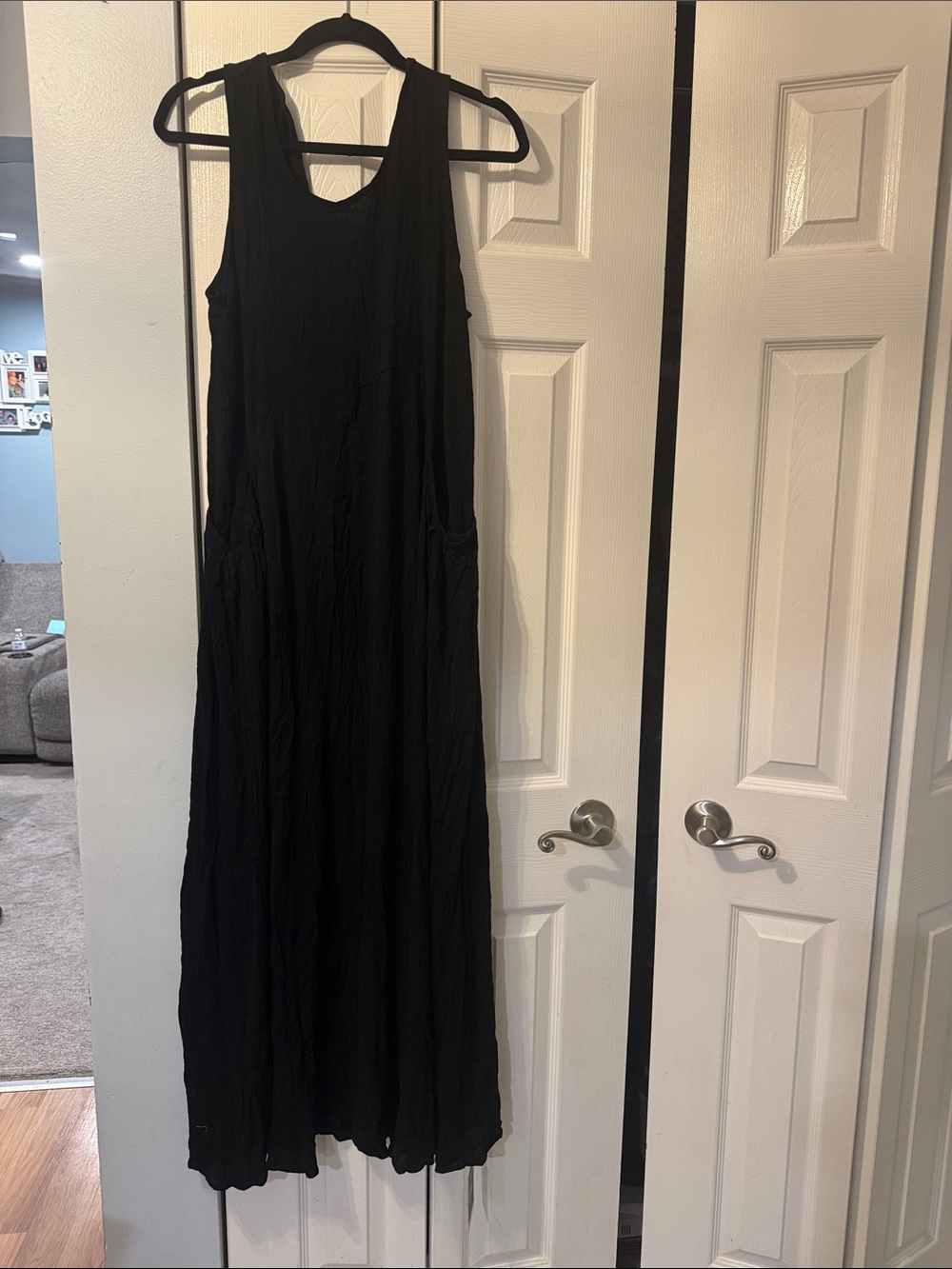 HALARA Black Sleeveless Maxi Dress with Pockets